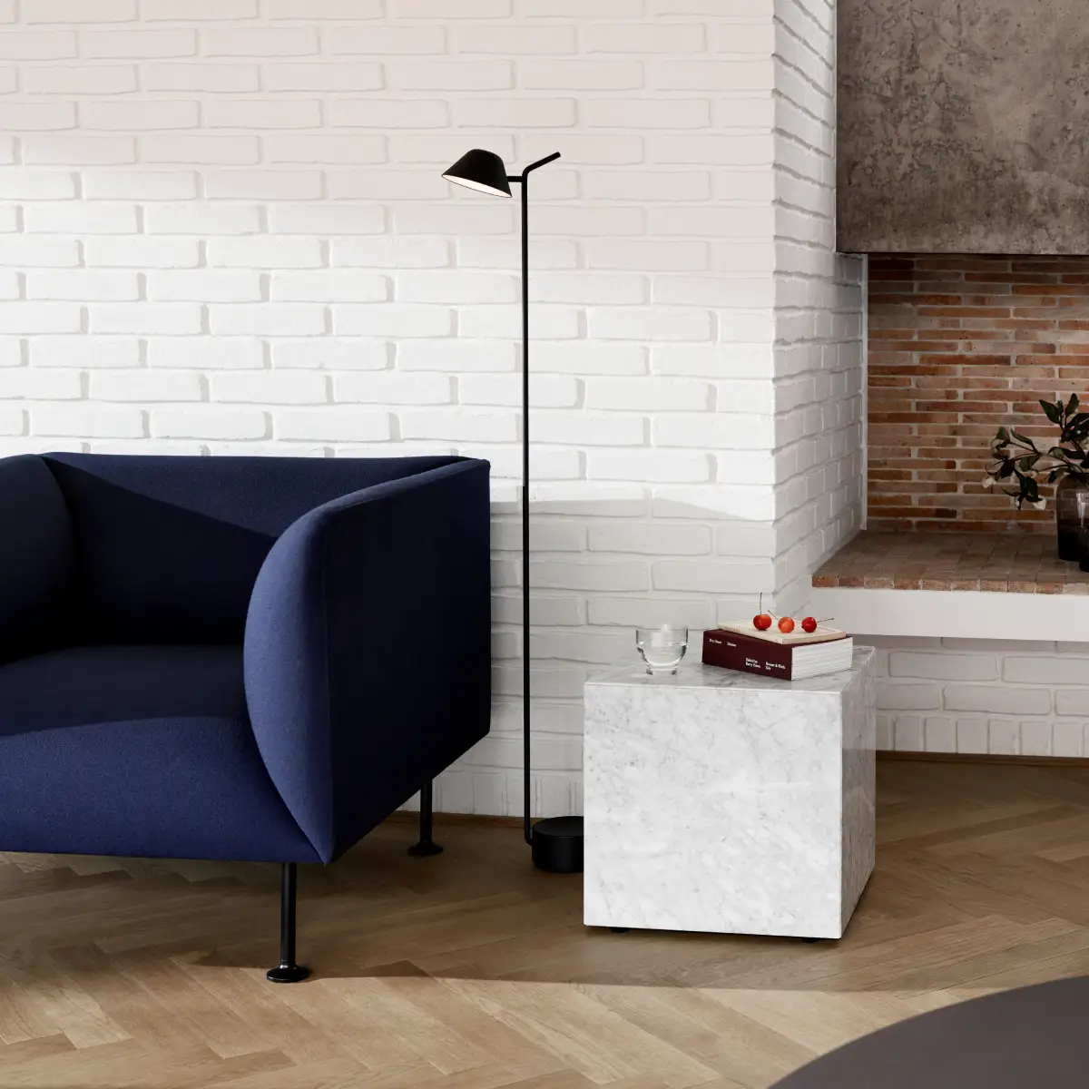 Plinth Tisch aus Carrara-Marmor