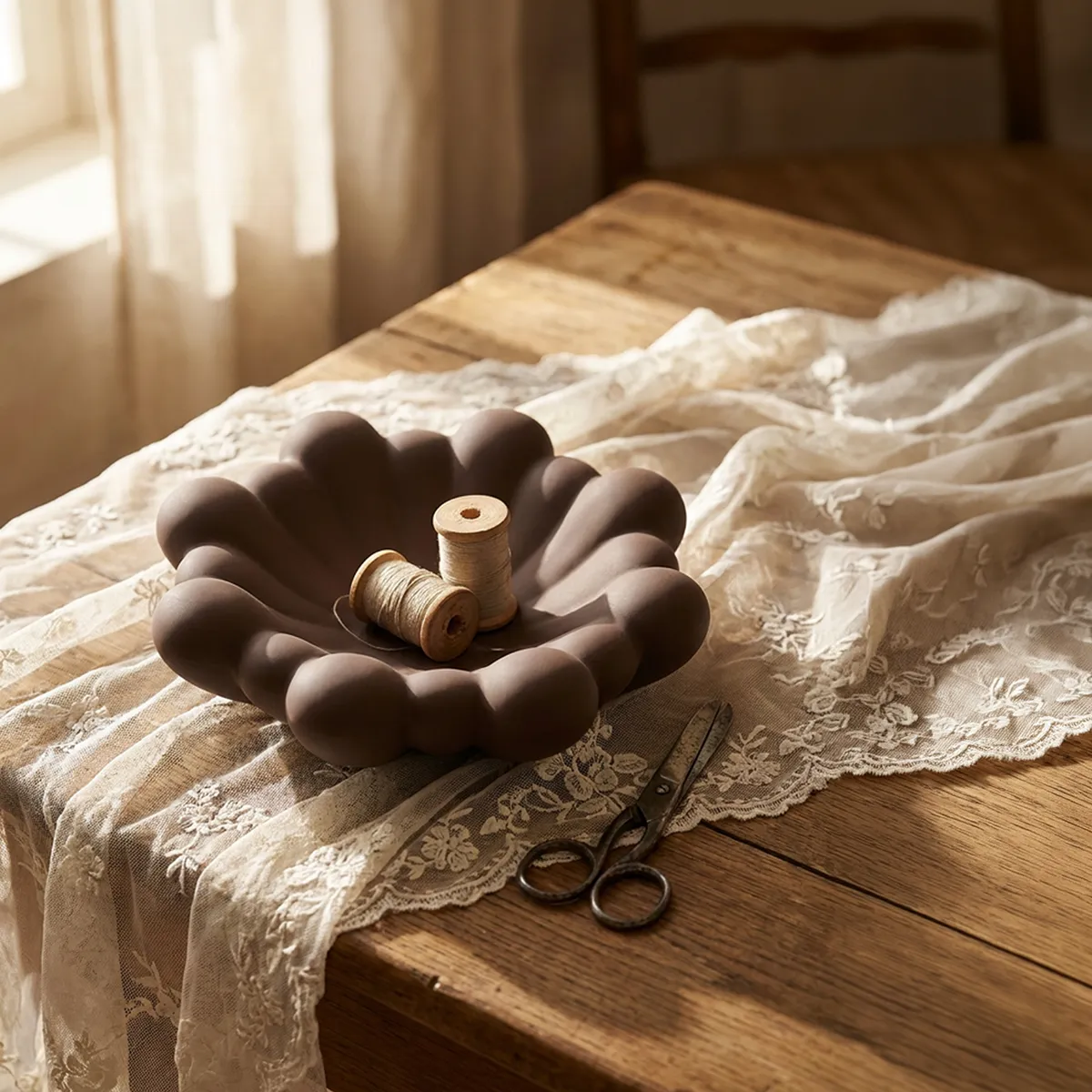 Handgefertigte Dekoschale Bloom Chocolate Brown Ø 28,5 cm