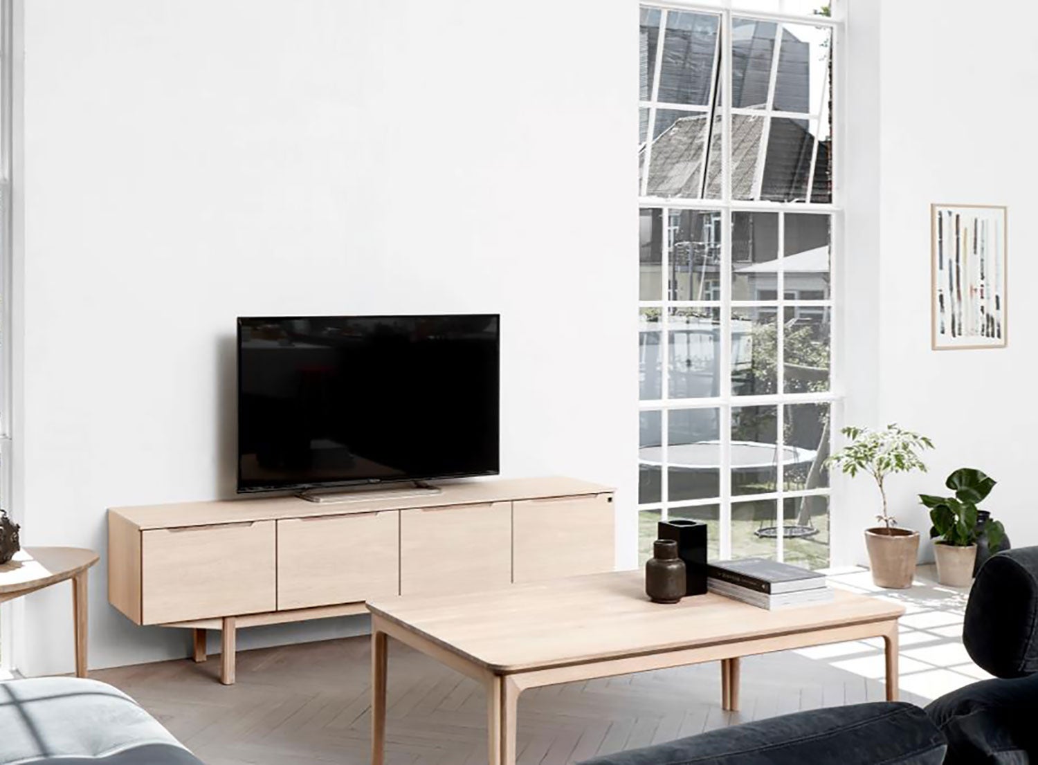 Sm305 TV-Bank Nussbaum Öl 194x40x58 cm