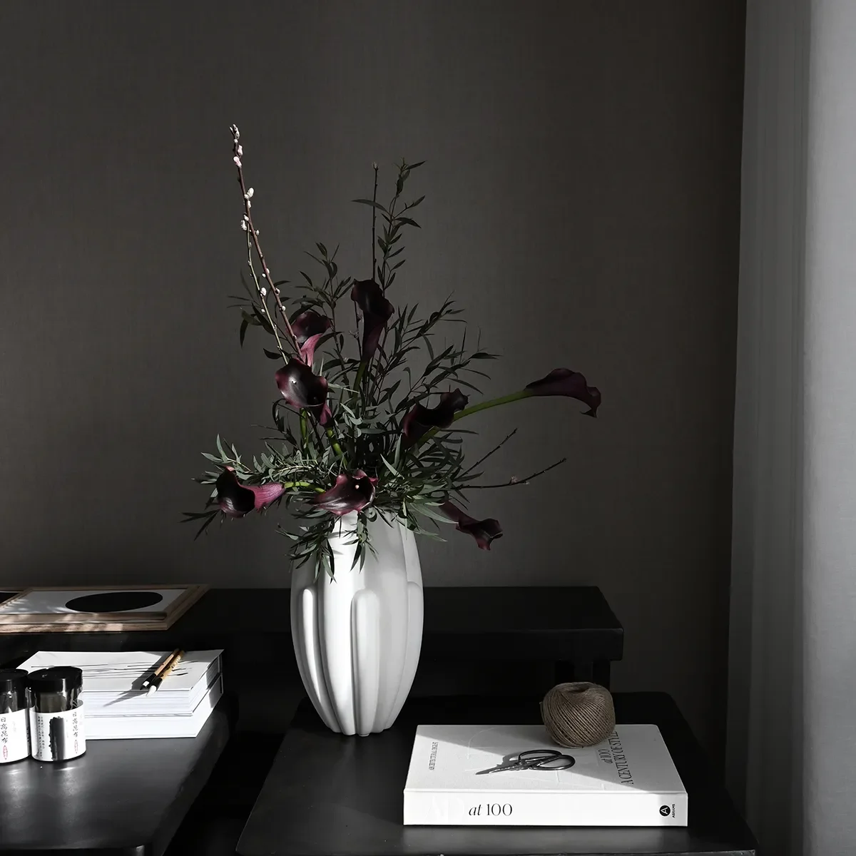 Handgefertigte Vase Bloom Slim Mini Bone White H34 cm