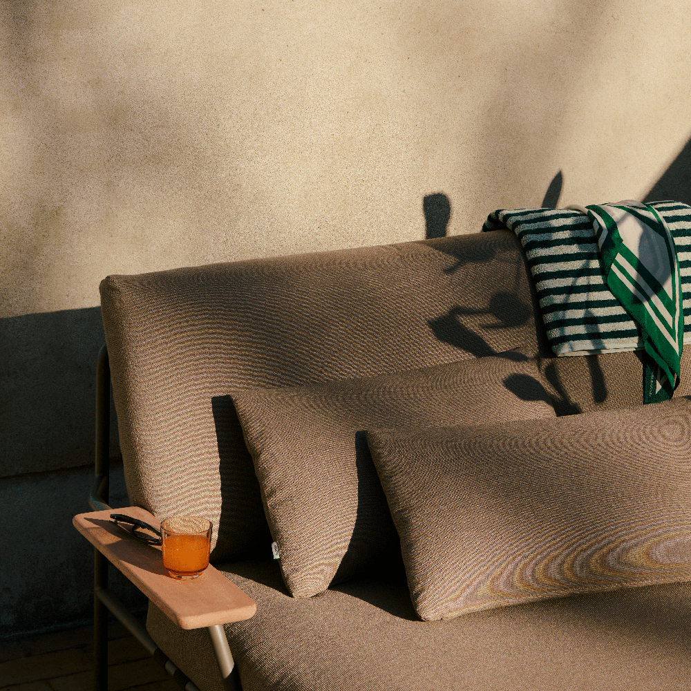 Loungebed Settle mit Armlehnen Grey