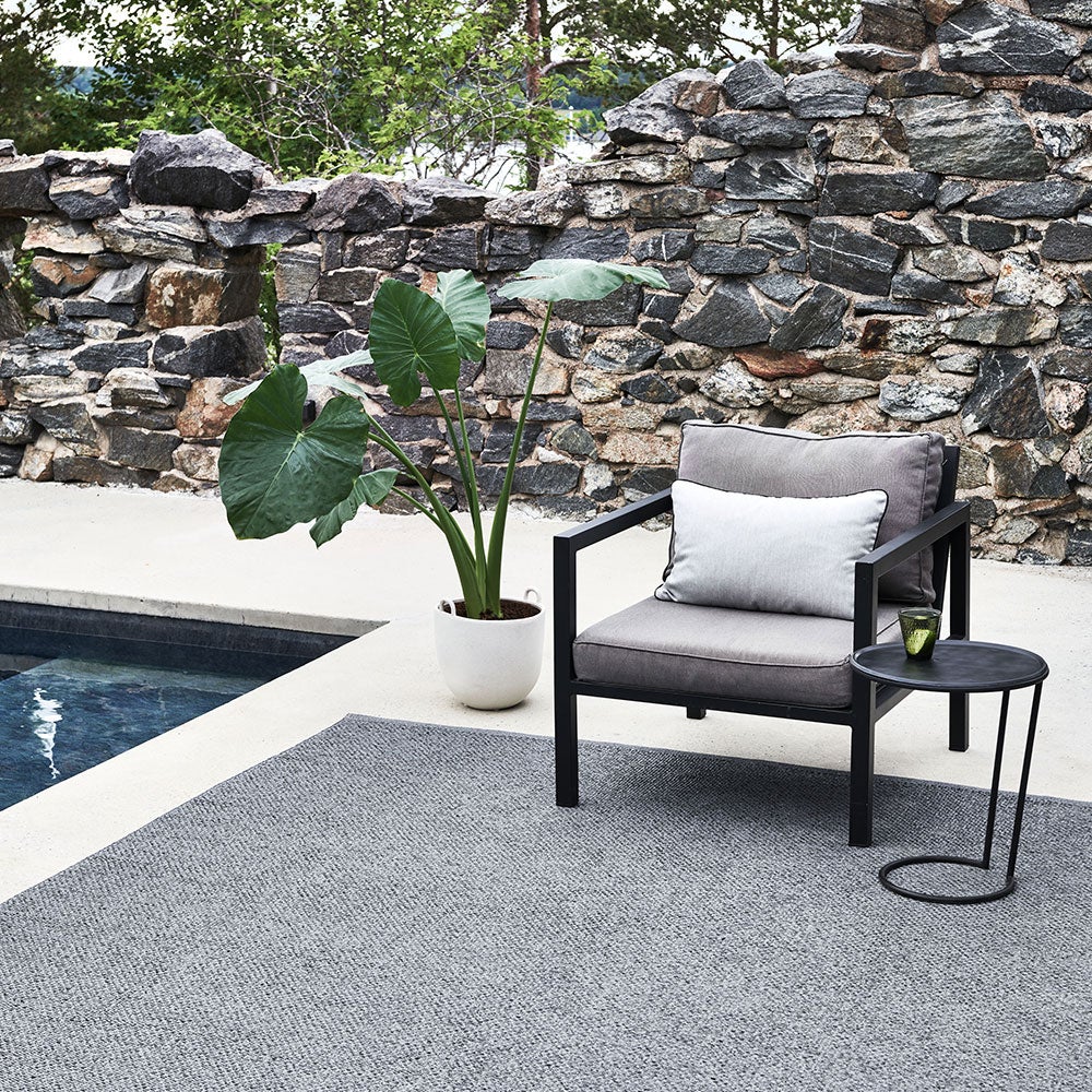 Svea Teppich 70x240 cm granit / black metallic