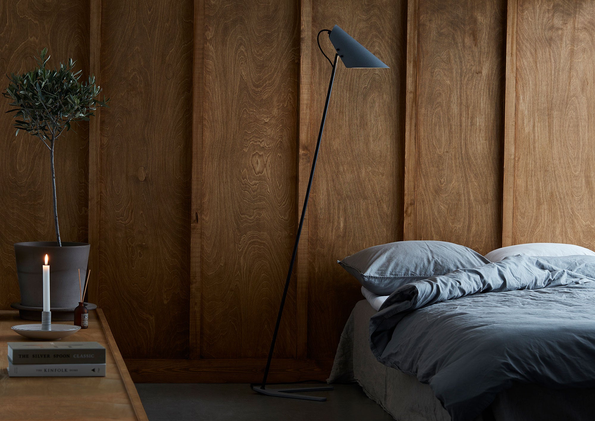 Vincent Stehleuchte Schwarz Textur