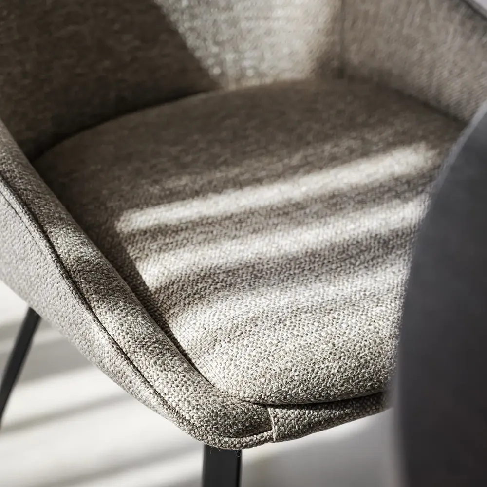 Alison Esszimmerstuhl dunkelbeiger stoff/schwarze metallbeine