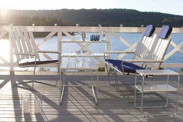 L105 Relieftisch aus Teakholz