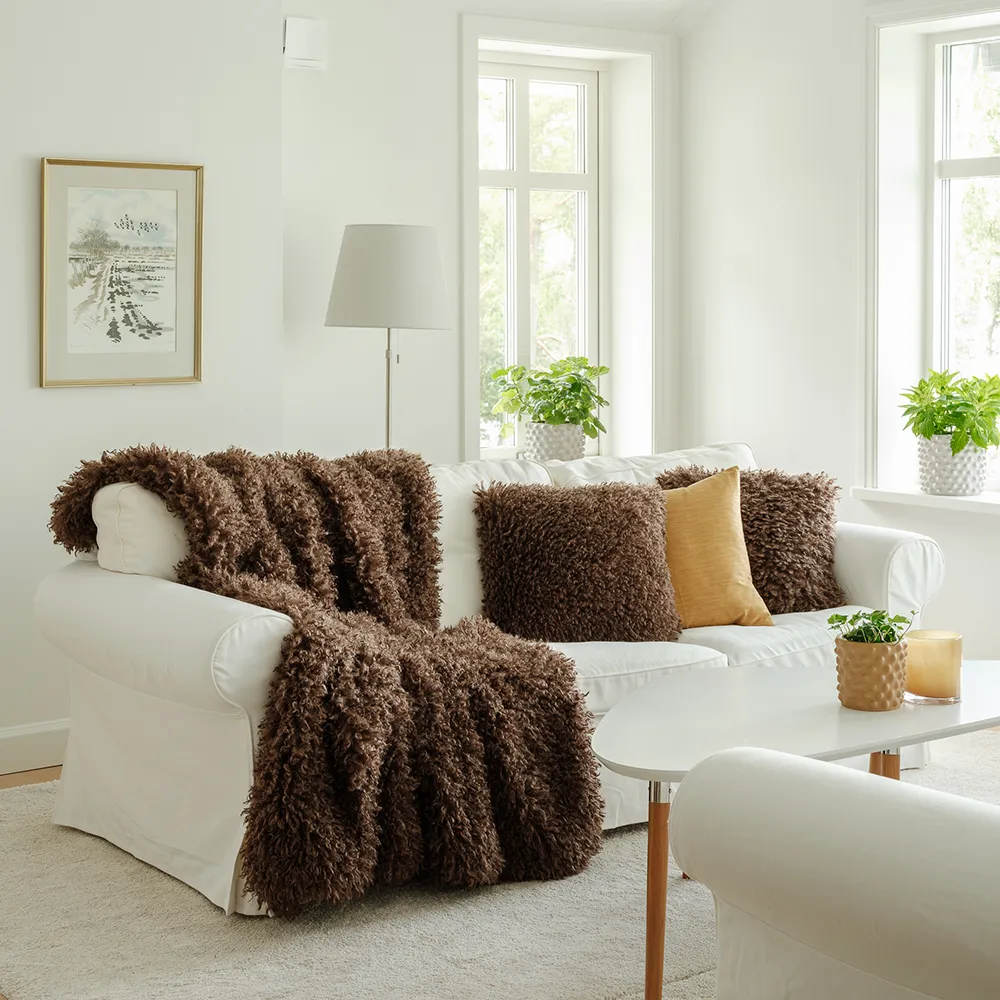 Wooly Decke Brown