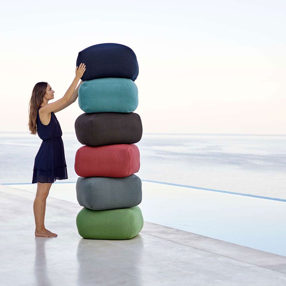 Divine Hocker 55X55 cm Blau