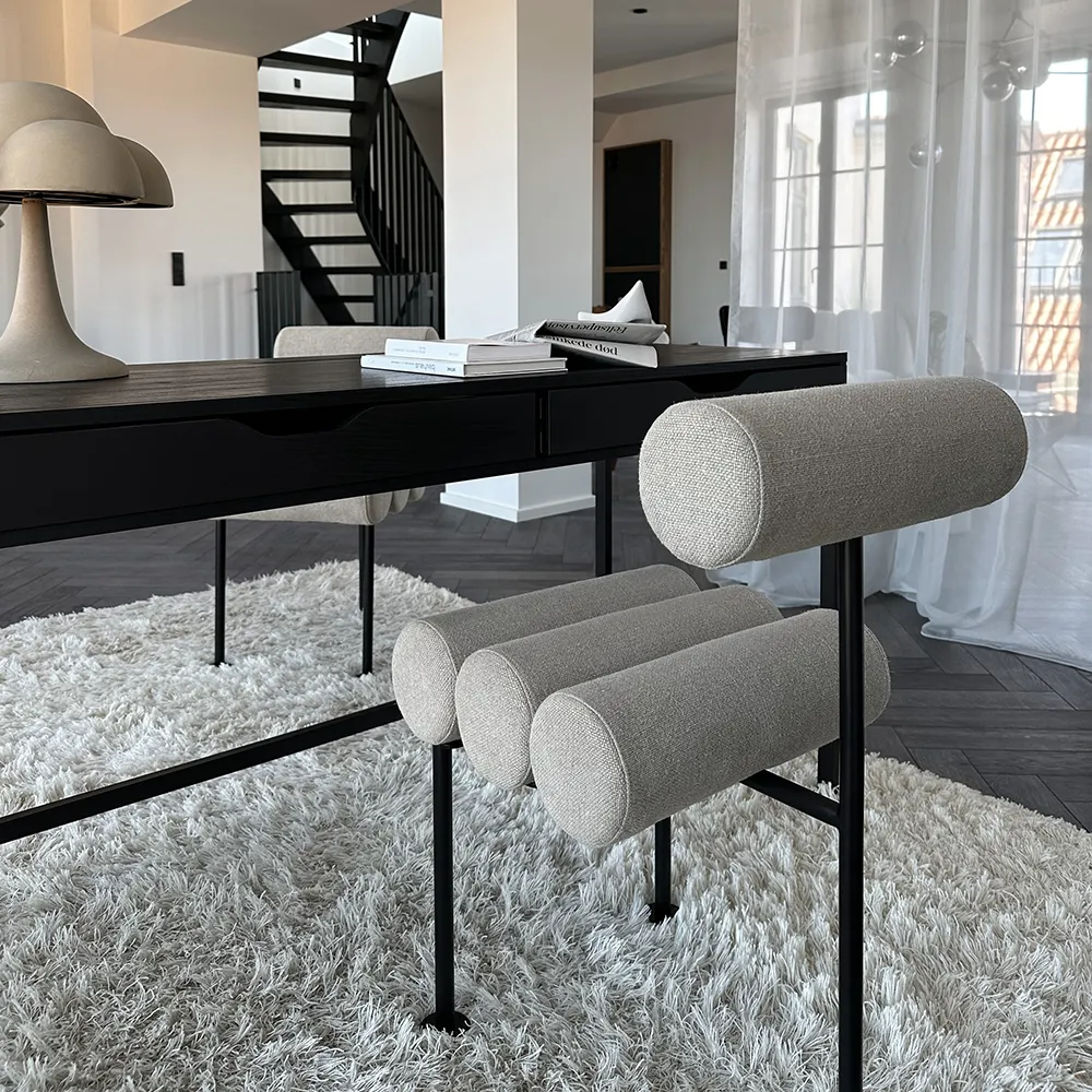 Hiro Esszimmerstuhl, schwarzes Gestell – Leinen