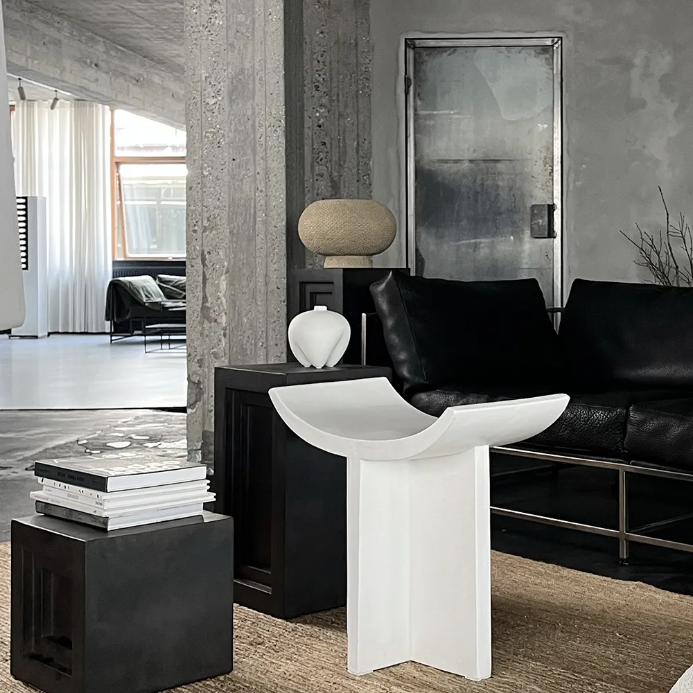 Brutus Stuhl – Knochenweiß