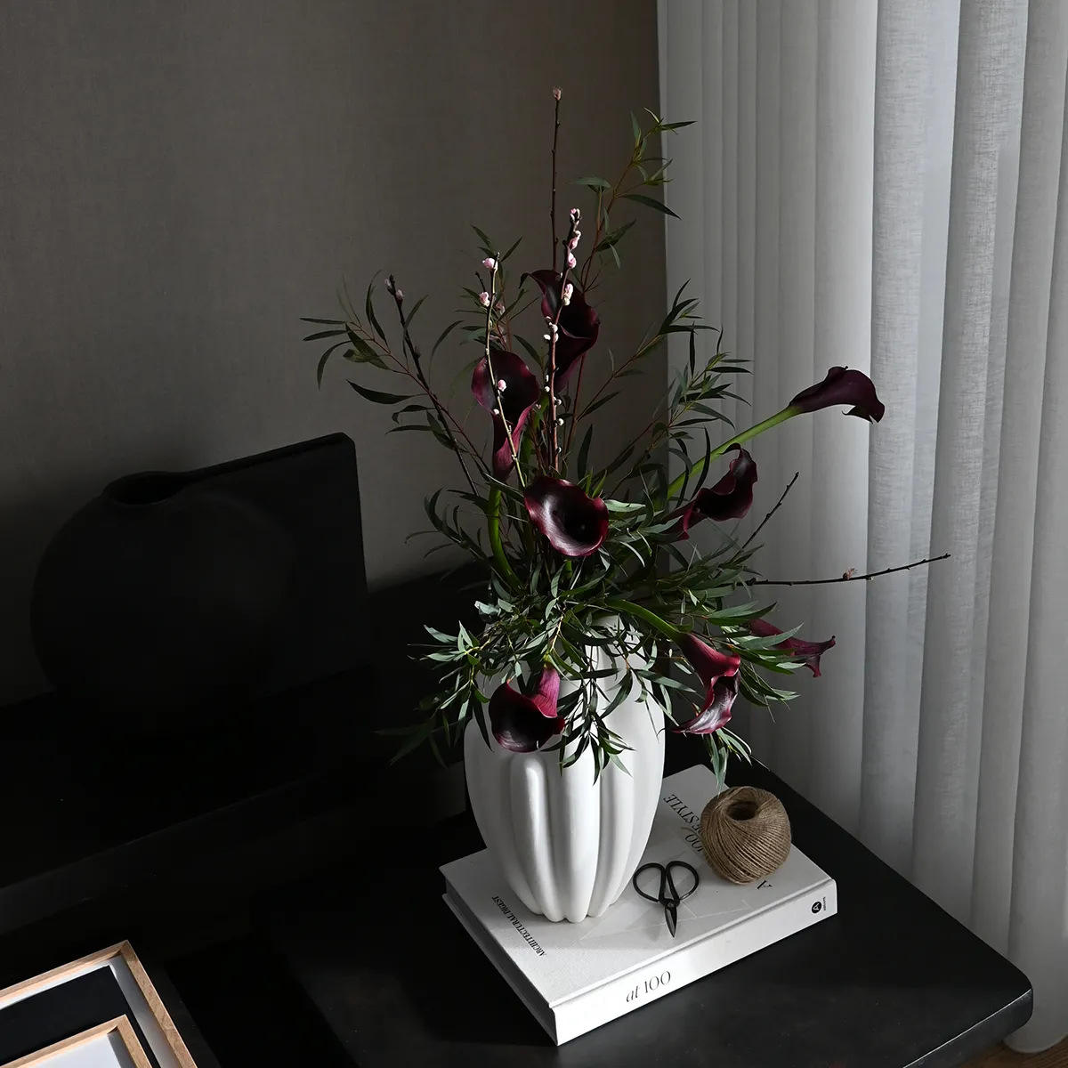 Handgefertigte Vase Bloom Slim Mini Bone White H34 cm