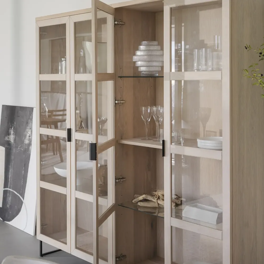 Everett Vitrine weiß pigmentiert