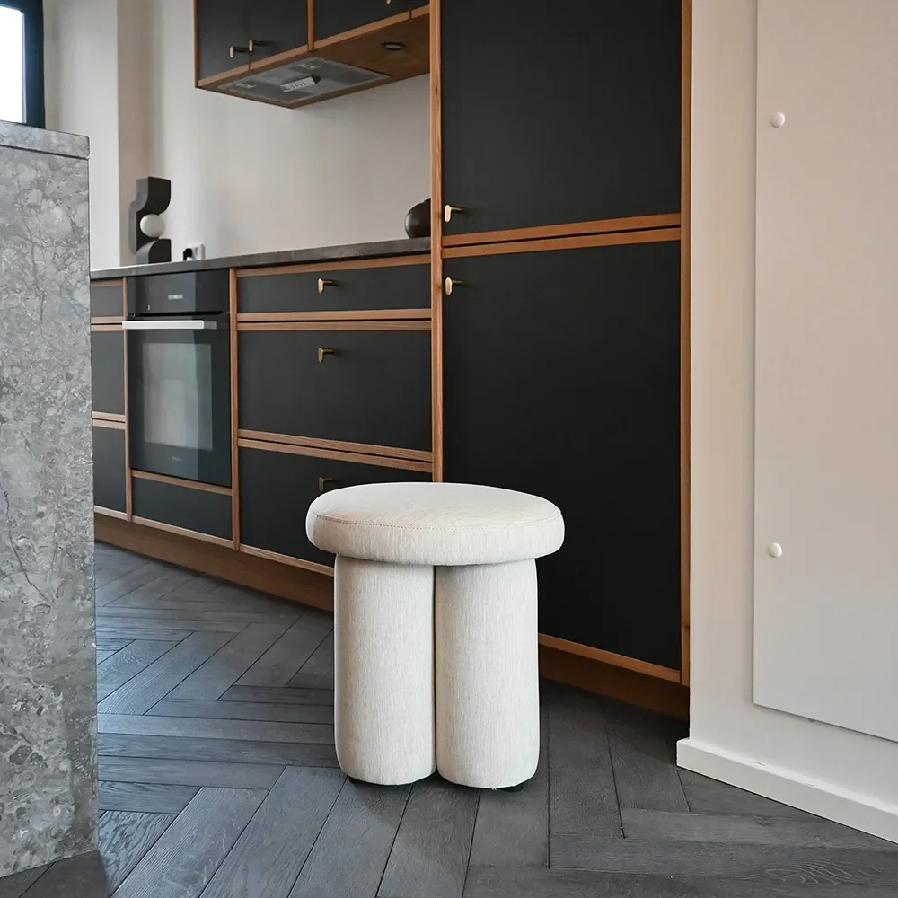 Big Foot Hocker - Warm Ash