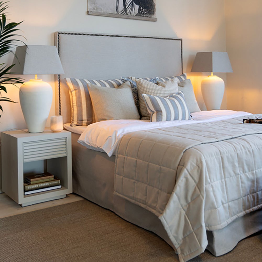 HAYDEN Nachttisch in Eichenfurnier-Elfenbeinnebel