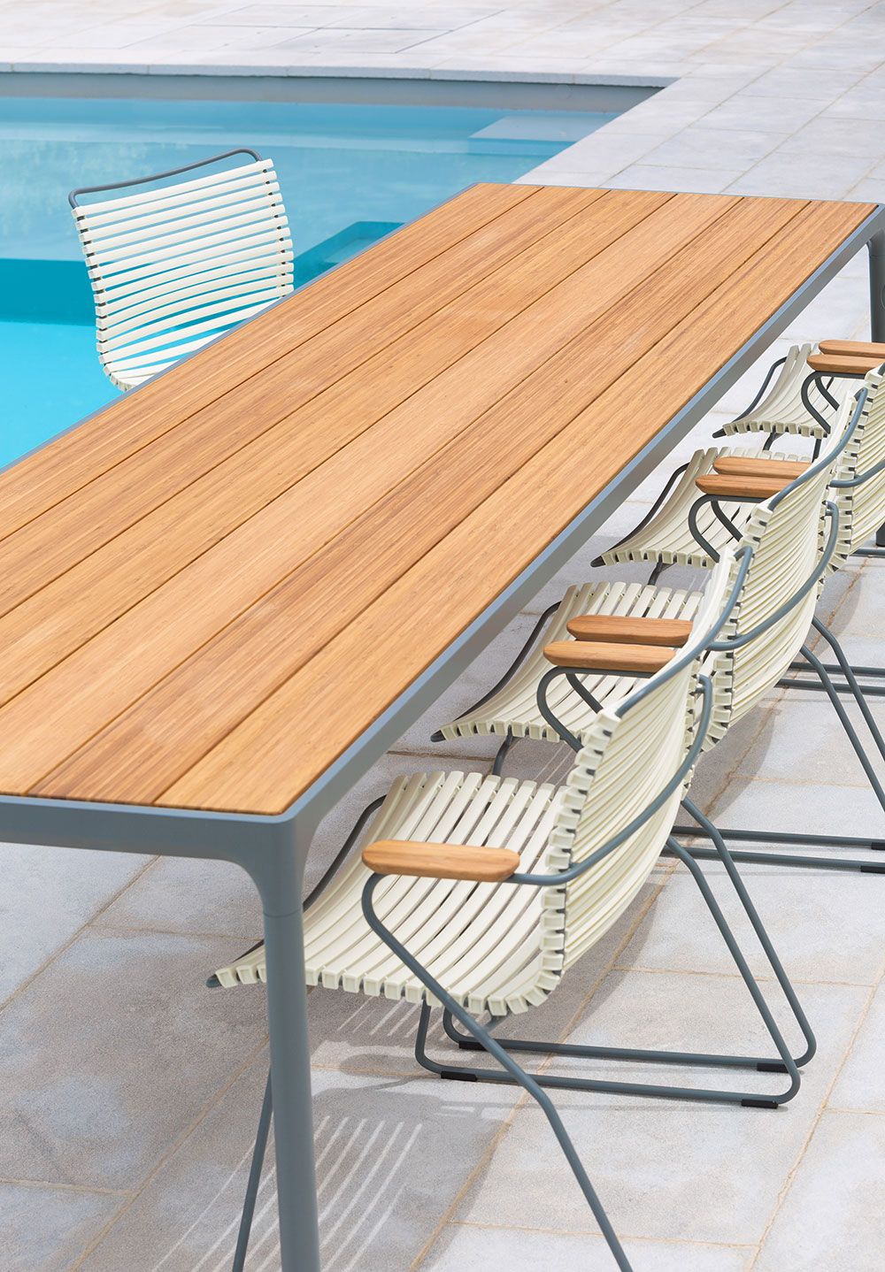 Four Esstisch 210x90 cm schwarz/Bambus Aluminium