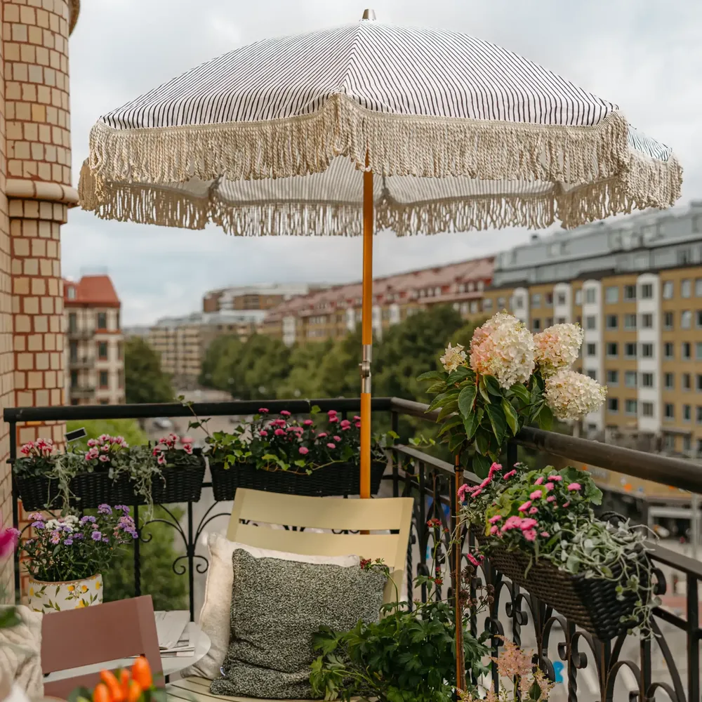 Gatsby Sonnenschirm Ø180 cm grau gestreift 