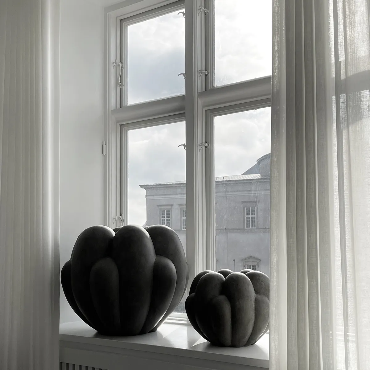 Handgefertigte Vase Bloom Mini Dark Grey H27 cm