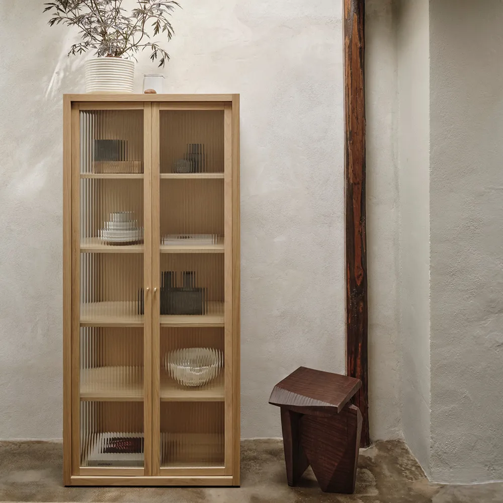 Reed Vitrine - Natural Oak