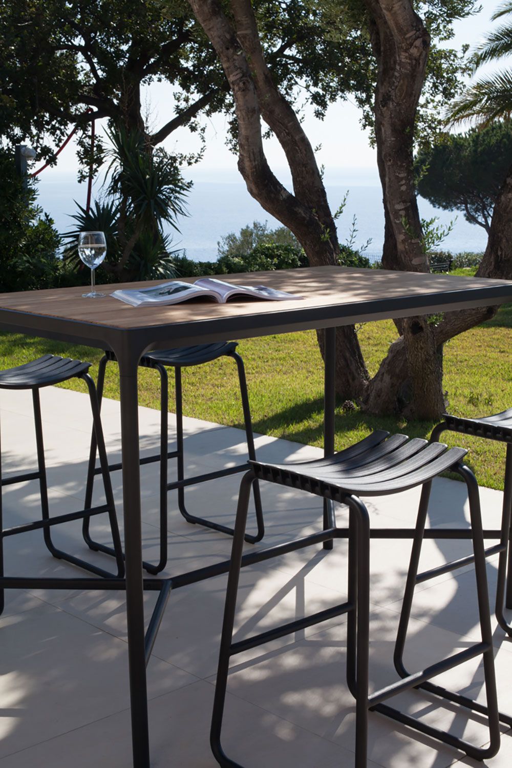 Four Stehtisch 90x90 cm schwarz Aluminium