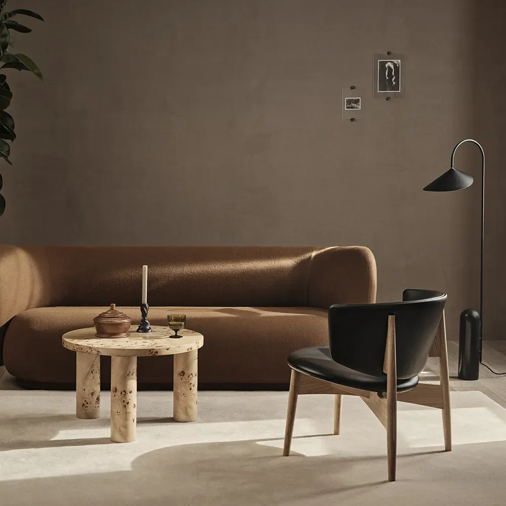 Verstellbare Stehlampe mit Travertinfuß Arum Black