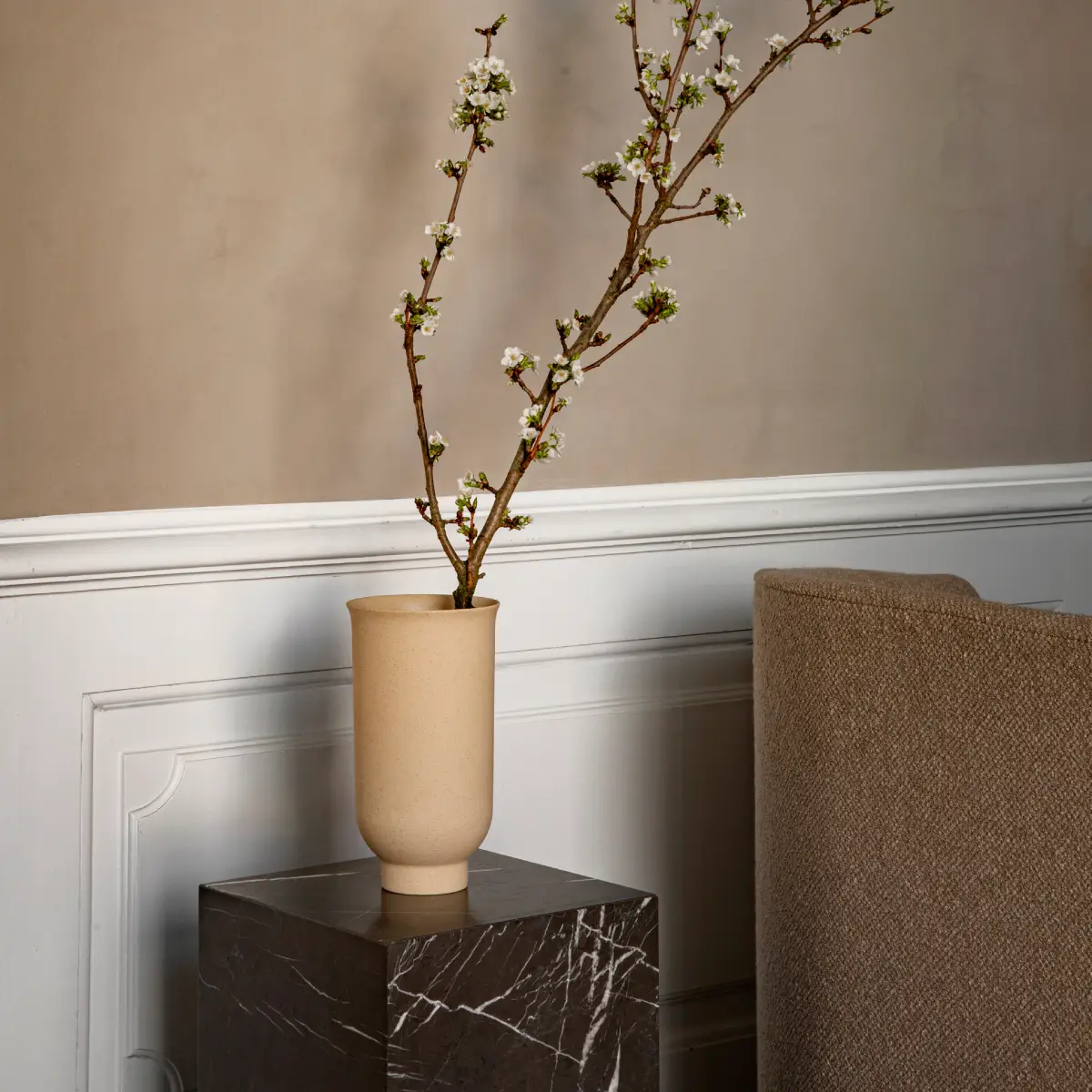 Plinth Beistelltisch Marmor hoch Grau Kendzo