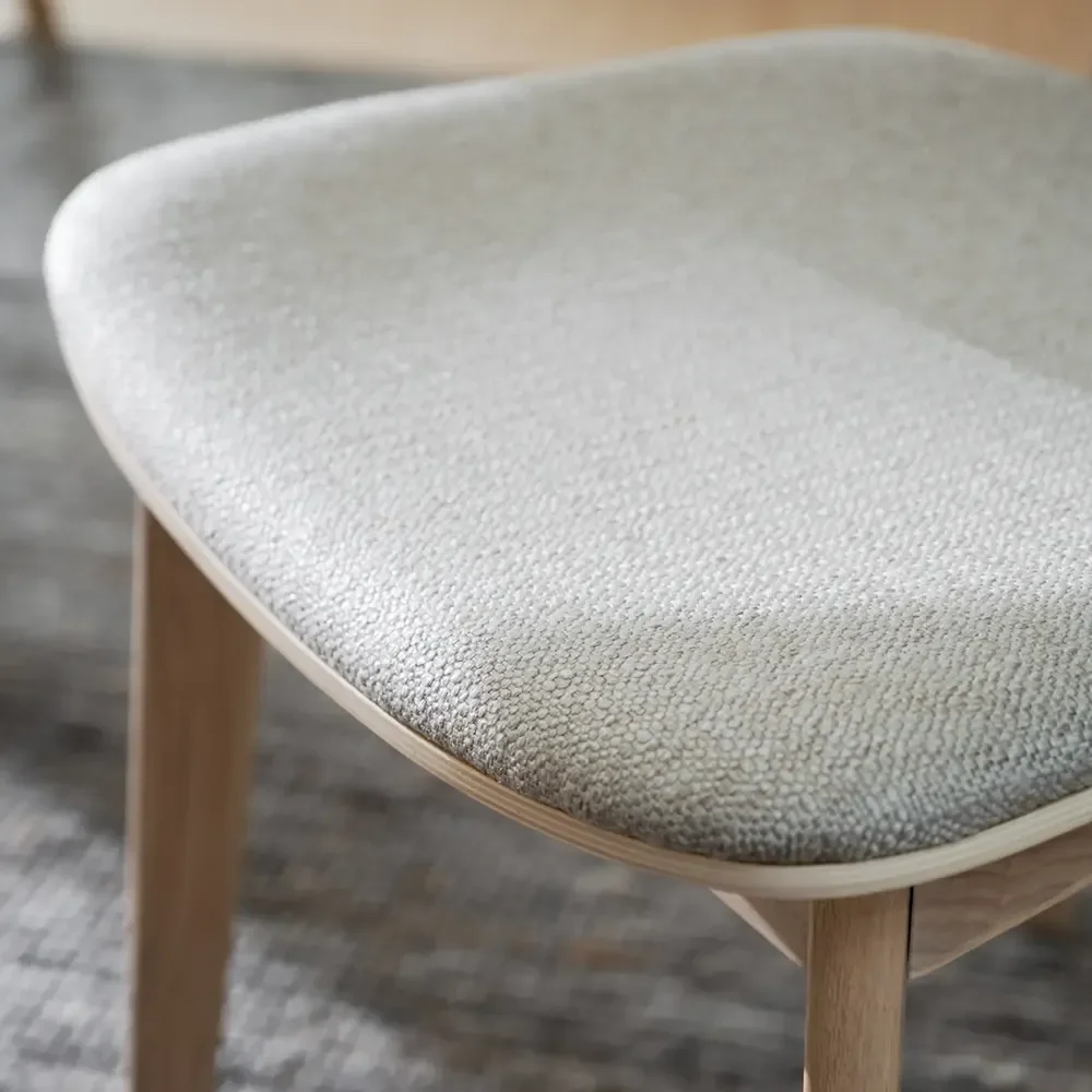 Kato Esszimmerstuhl Eiche weiß gekalkt/grau-beiger Stoff