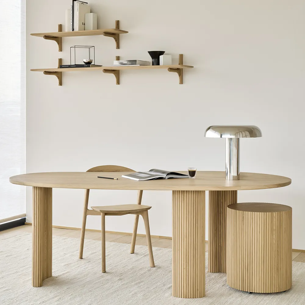 Schreibtisch aus lackierter Eiche Boomerang 200x100 cm