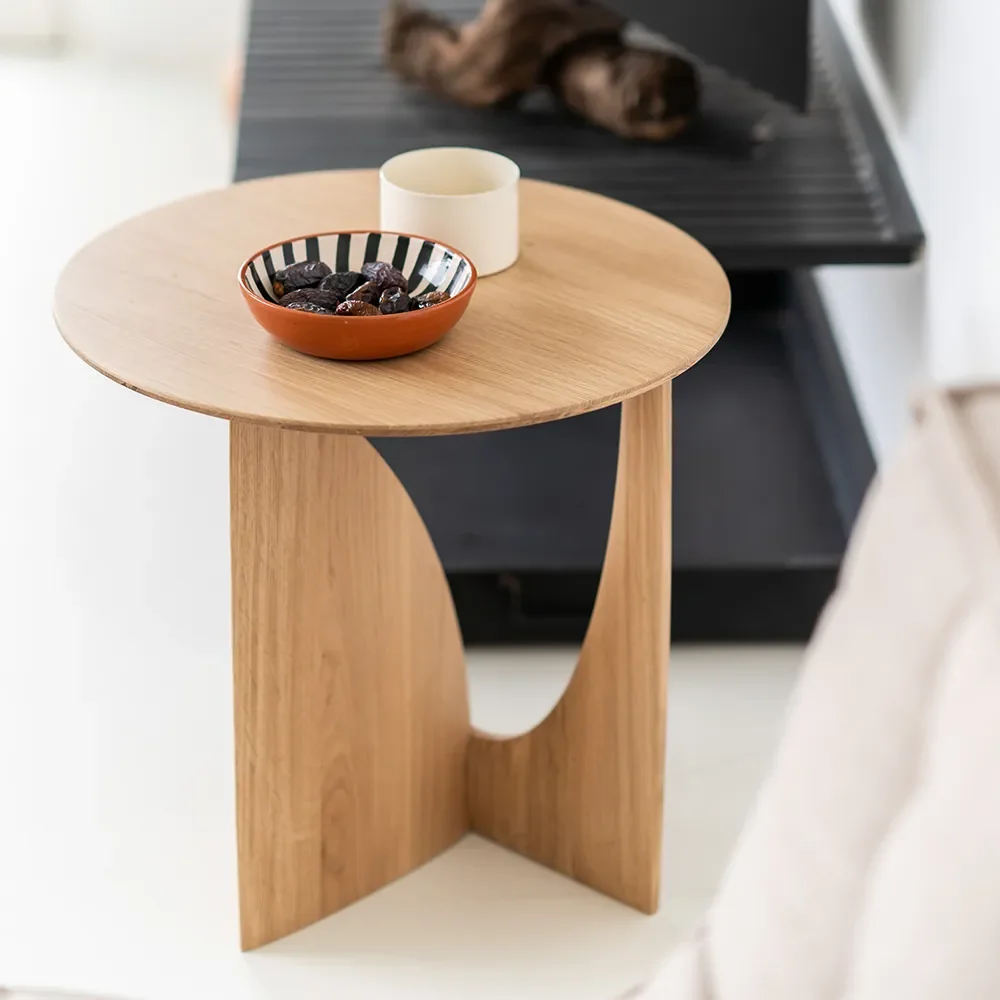 Geometrischer Beistelltisch Eiche
