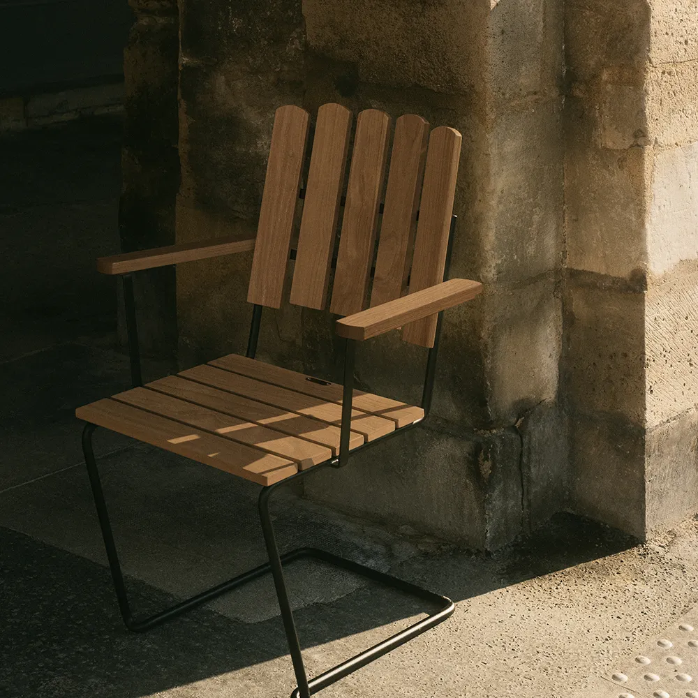 A2 Sessel Eiche geölt / Gestell schwarz