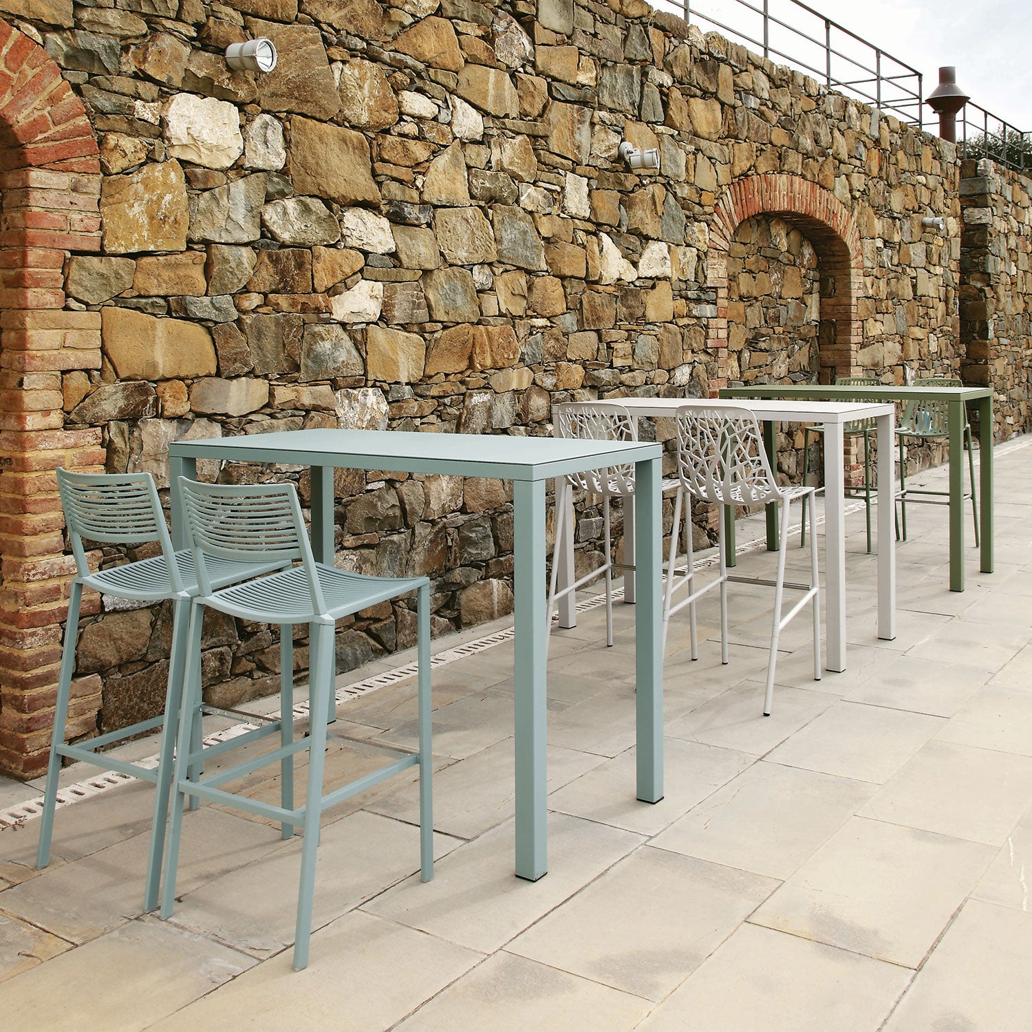 Easy Barhocker 65 cm Pearly Gold Aluminium mit Fußstütze aus Edelstahl