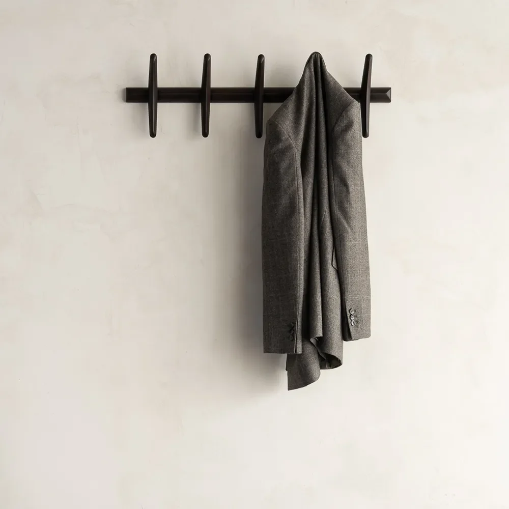  PI Kleiderbügel hellbraun lackiertes Mahagoni