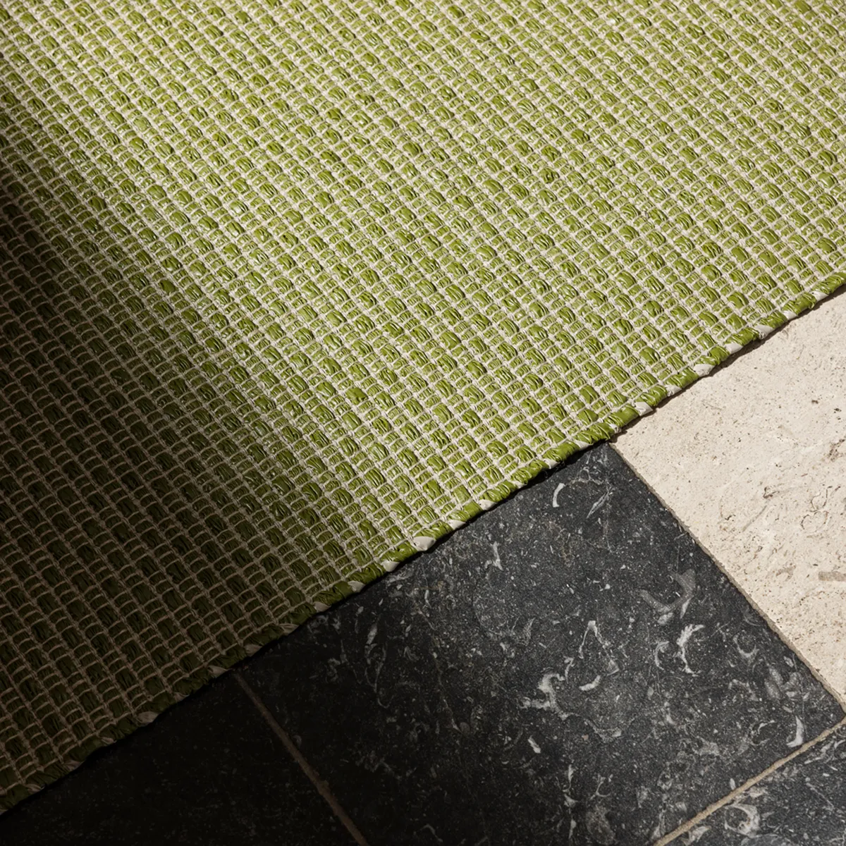 Waschbarer Kunststoffteppich NILS Dark Olive 70x240 cm