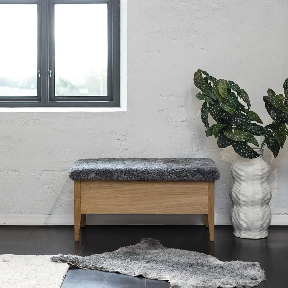 Klinte Bank 90 cm Eiche echtes Schafsfell