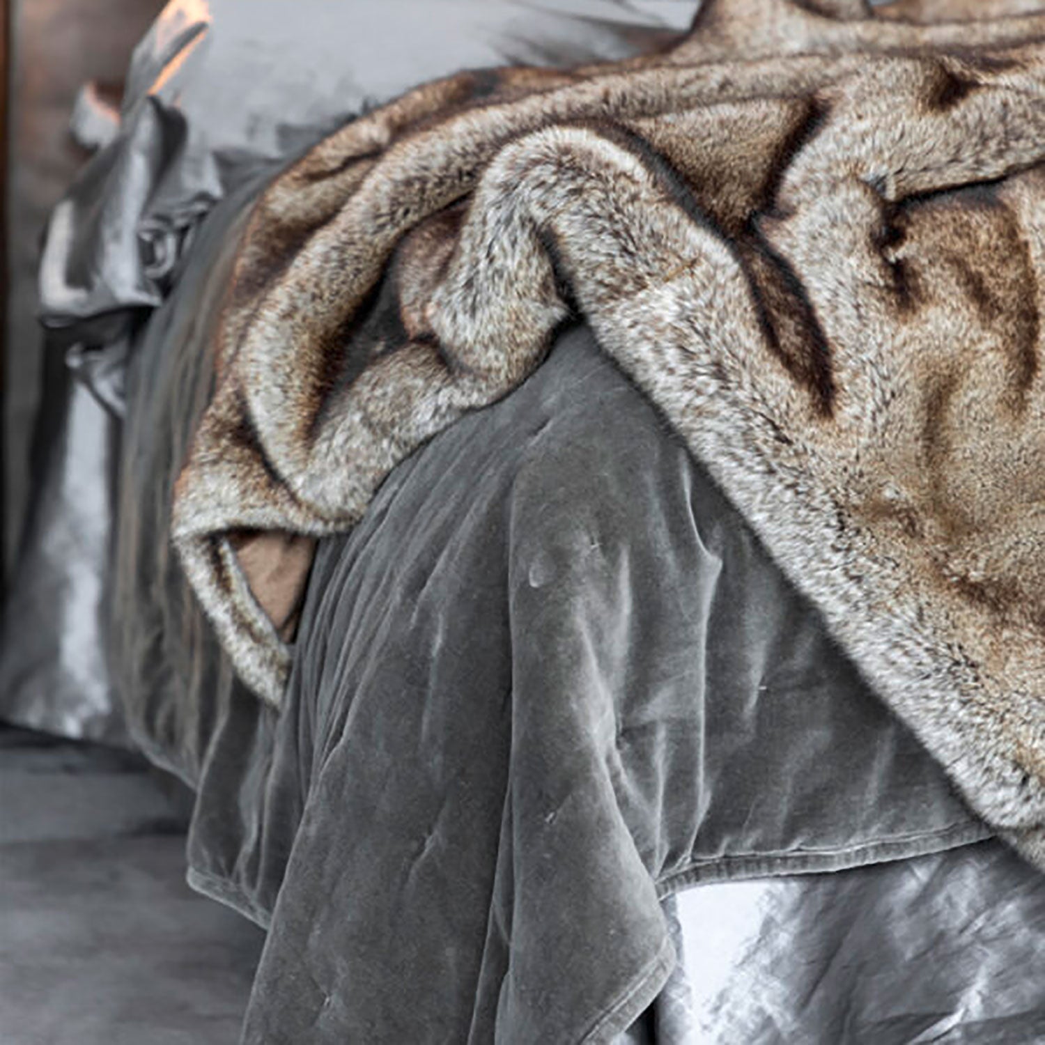 Santana Tagesdecke 260x160 gewaschen taupe