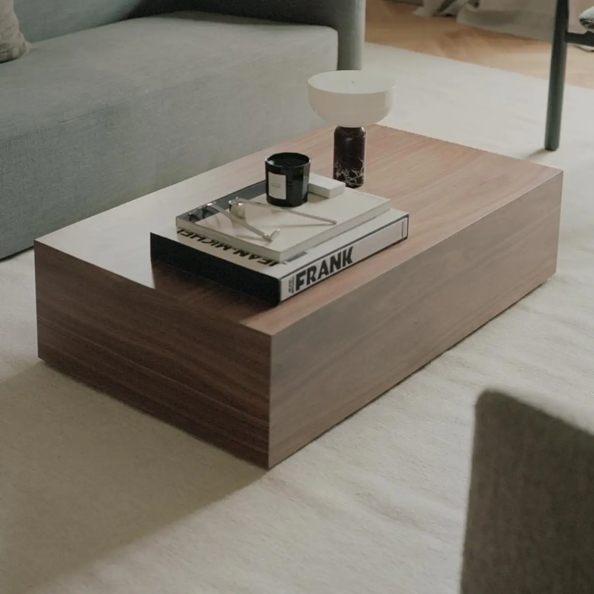 Mass Couchtisch hoch Walnut