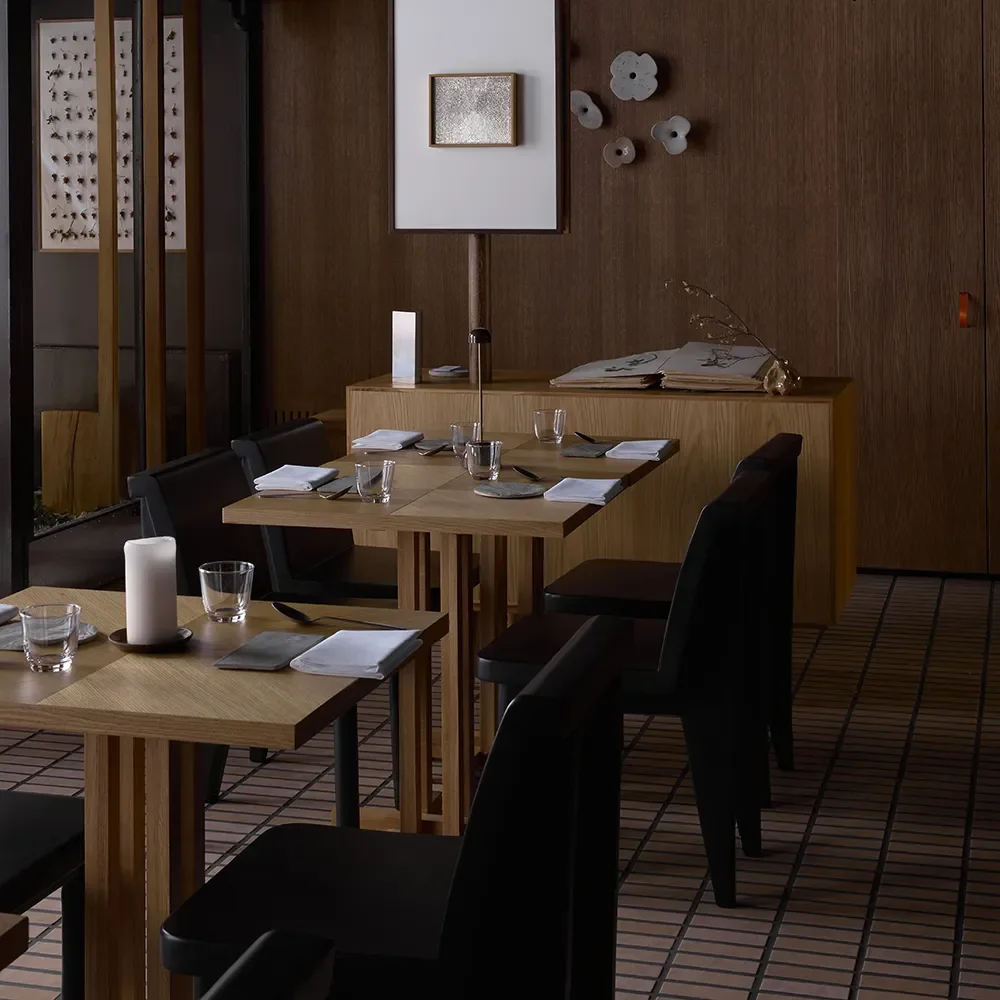 Brutus Slim Esszimmerstuhl – Kaffee