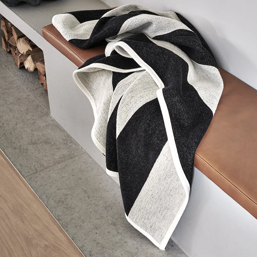 Bob pläd Black/ Vanilla 140 x 180 cm