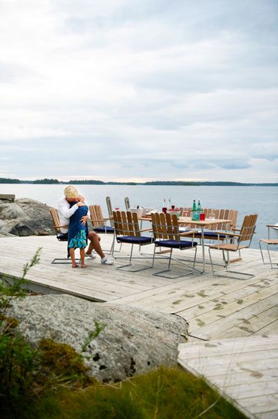 L105 Relieftisch aus Teakholz