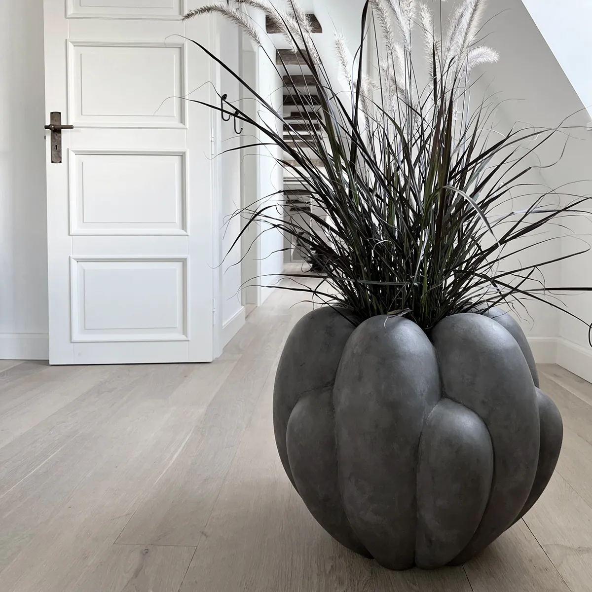 Handgefertigte Vase Bloom Big Dark Grey H44 cm
