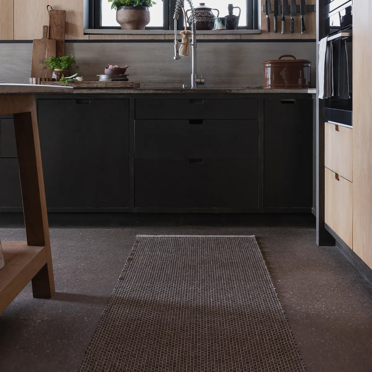 Waschbarer Kunststoffteppich NILS Dark Brown 70x120 cm