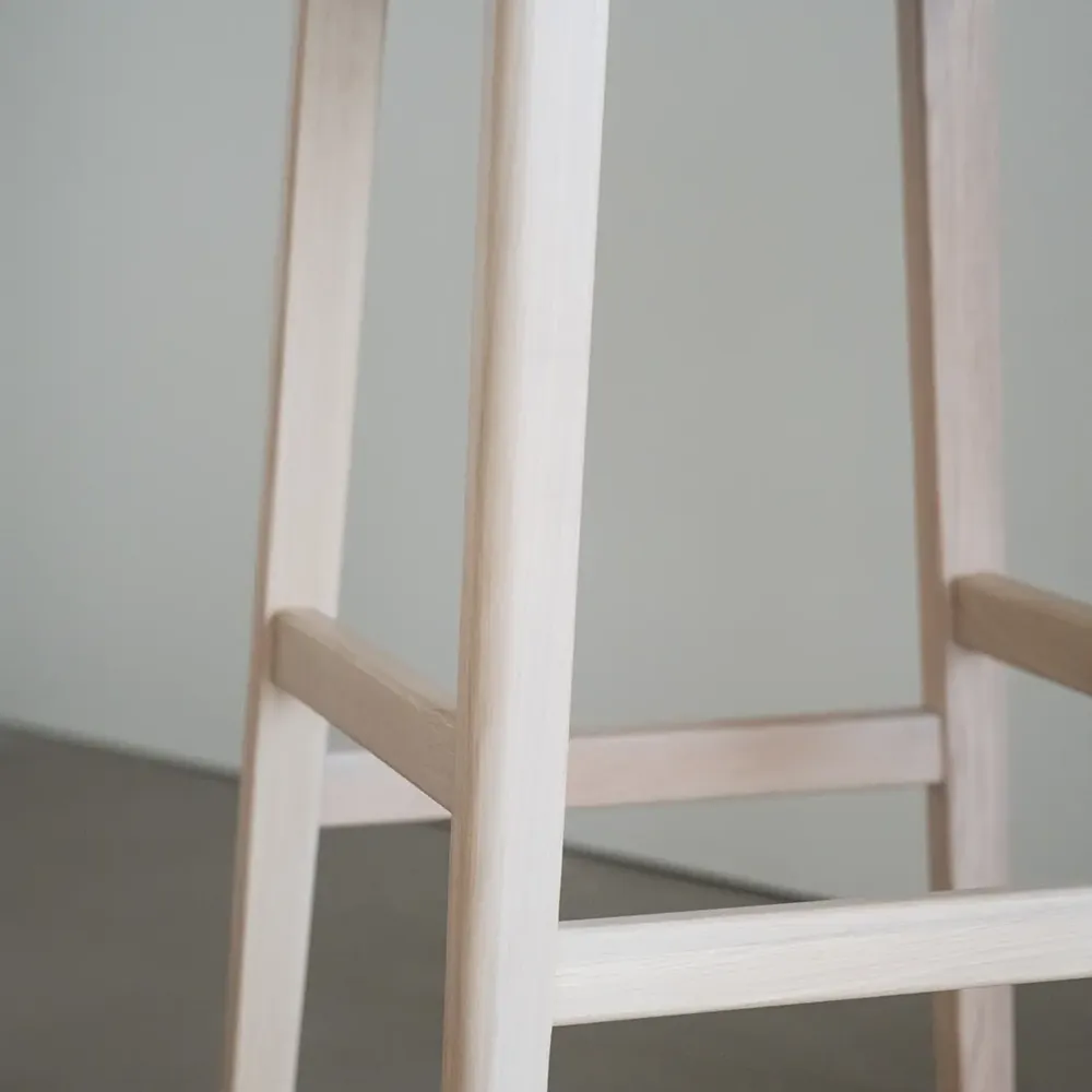 Livermore Barhocker aus weiß pigmentierter Eiche/Leder