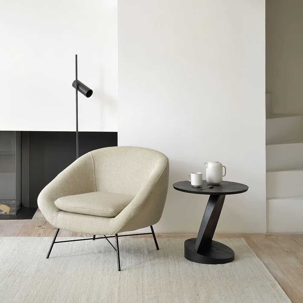 Oblic Beistelltisch Schwarz lackiertes Teakholz