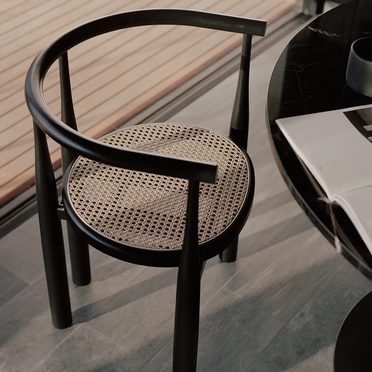 Armlehnstuhl Bukowski Rattan Black