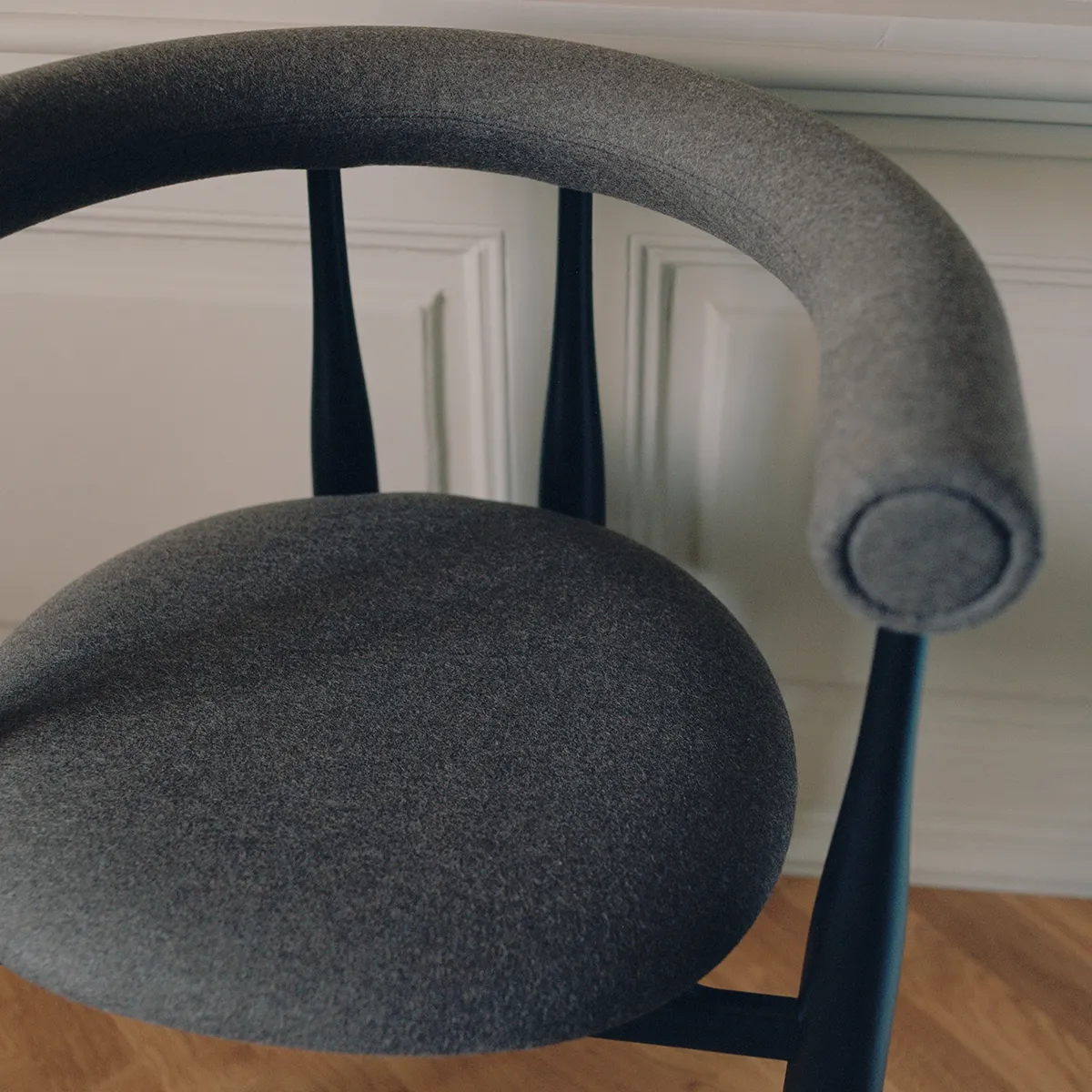 Gepolsterter Armlehnstuhl Bukowski Black Wooly