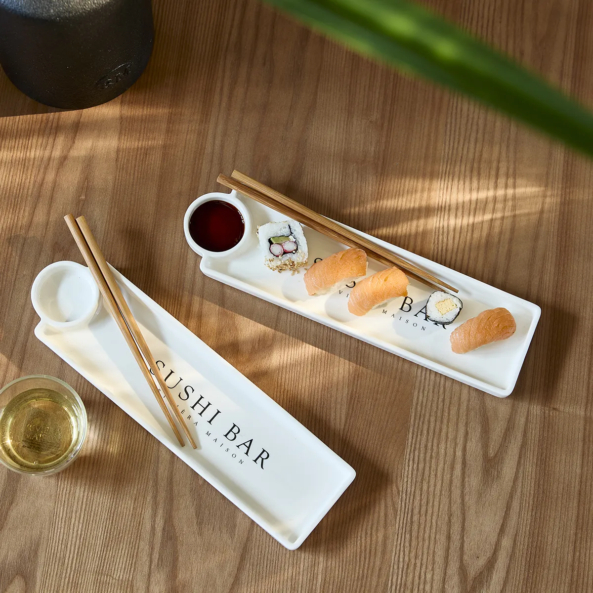 Teller Sushi Bar mit Stäbchen