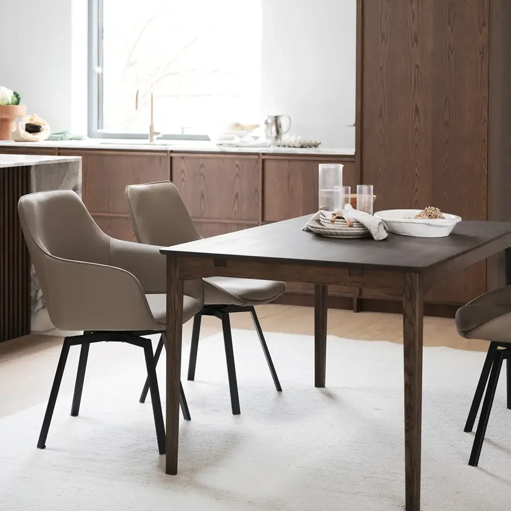 Alison Stuhl mit Armlehnen beiges leder/schwarze metallbeine