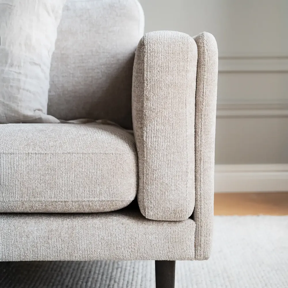 Braden 3-Sitzer-Sofa mit braunen Eichenbeinen/Hellbeige