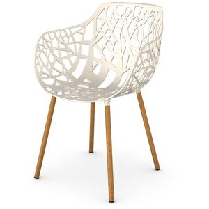 Forest Armlehnstuhl mit Iroko gepolsterten Beinen Creamy White