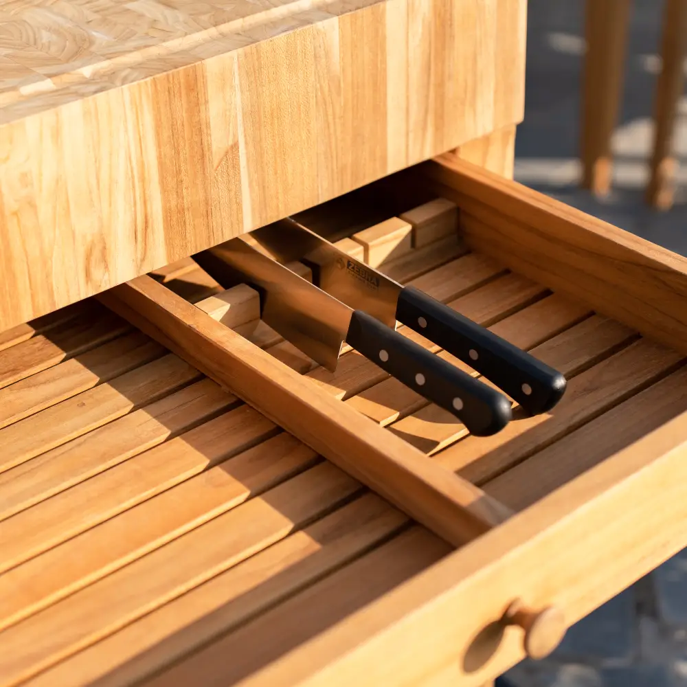 Ageröd Hackblock inkl. Regenschutz