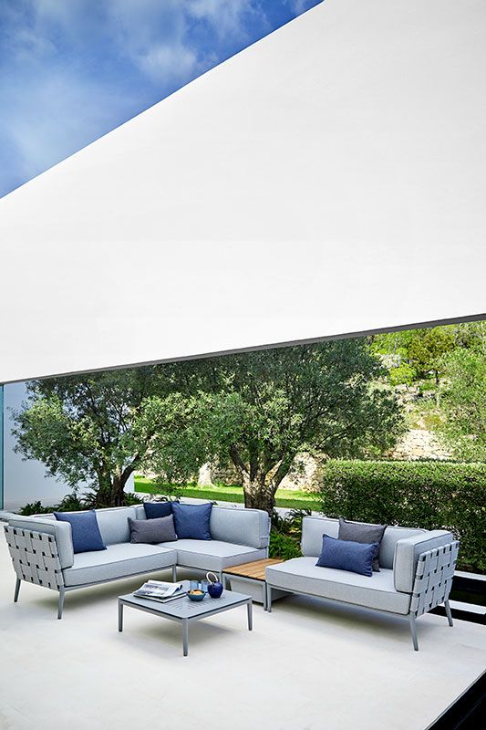 Conic Box Tisch Hellgrau