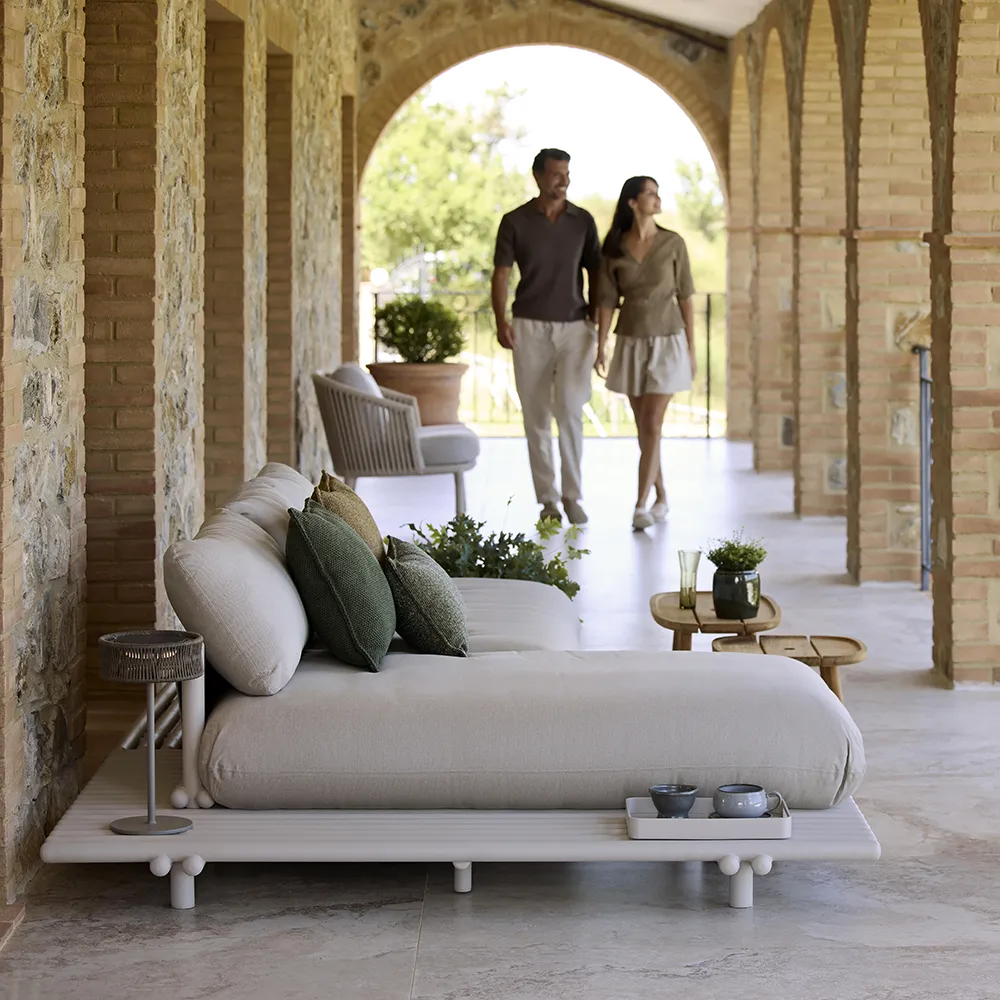 Sticks Sofa mit Chaiselongue Alu/sand